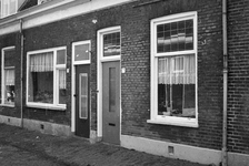 854174 Gezicht op de voorgevels van de huizen Kruitstraat 7 en 9 te Utrecht.N.B. De straatnaam Kruitstraat is in 1981 ...